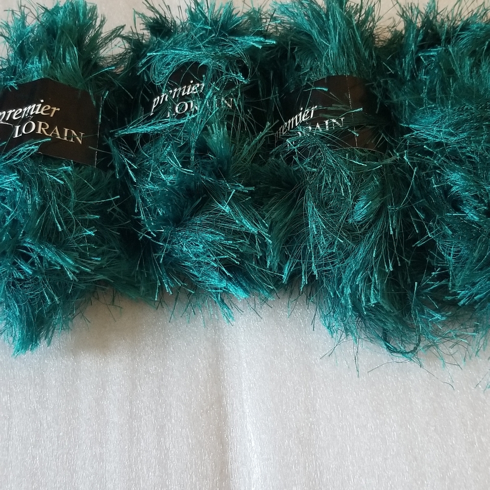 Fur yarn / fuzzy yarn/ fluffy yarn 4 skeins